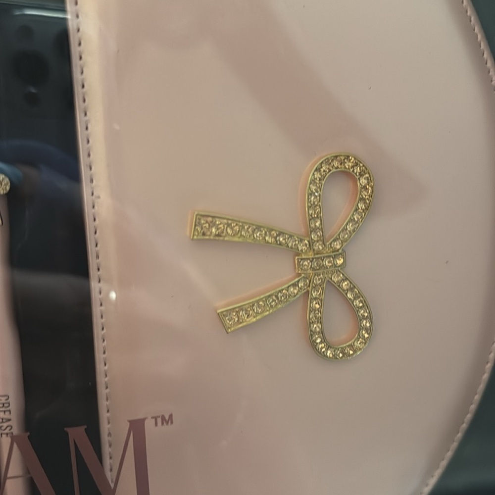 Glitz & Glam Bow makeup brushes viral 🎀🎀🎀💎💎💎 - Picture 9 of 14